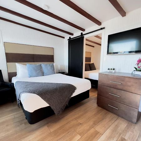 Oceanside Villas Sechelt Bagian luar foto