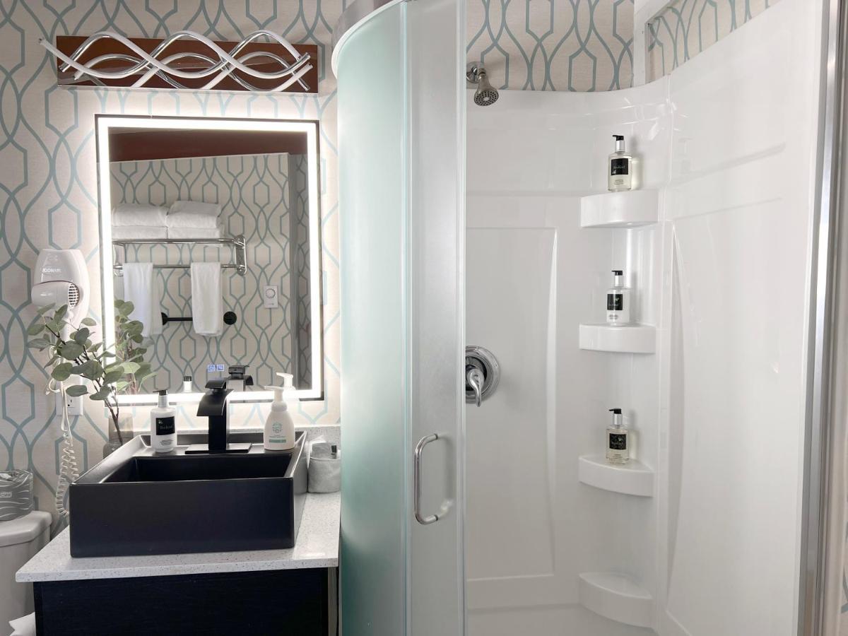 Oceanside Villas Sechelt Bagian luar foto