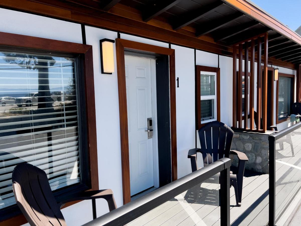 Oceanside Villas Sechelt Bagian luar foto