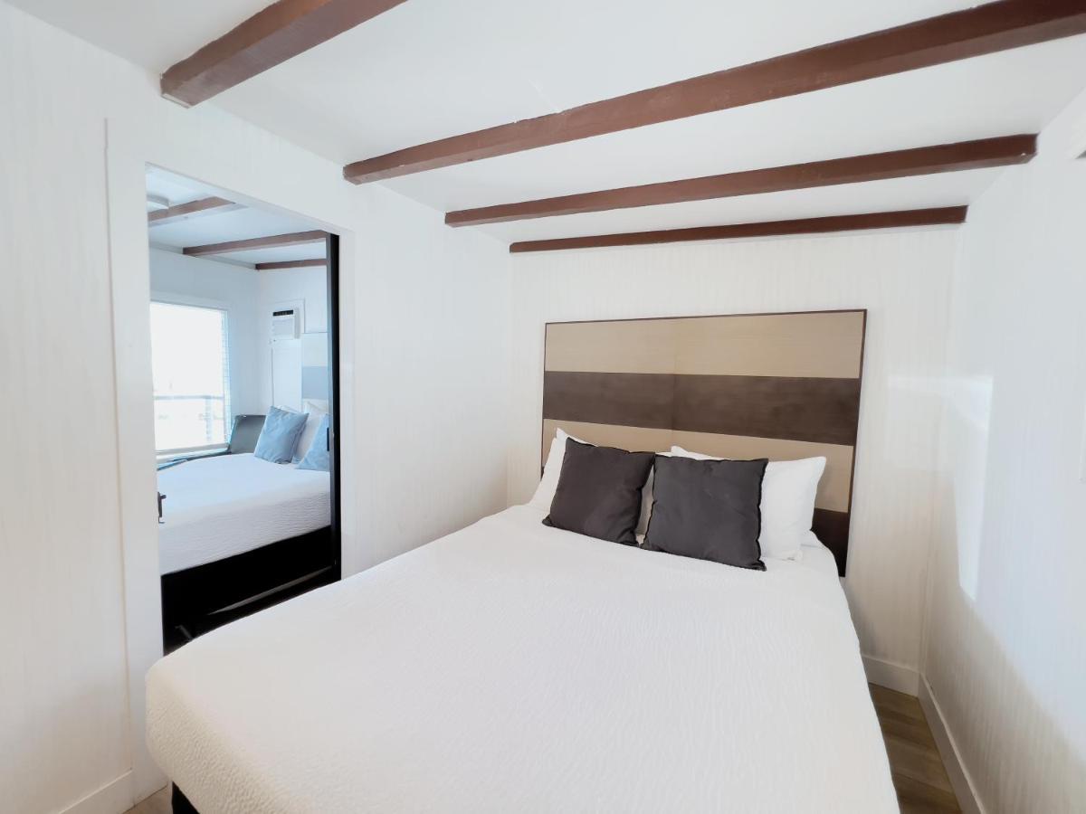 Oceanside Villas Sechelt Bagian luar foto