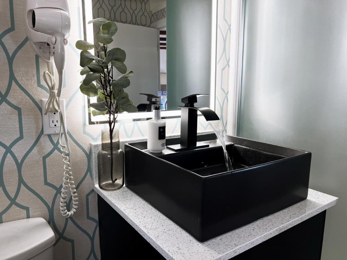 Oceanside Villas Sechelt Bagian luar foto