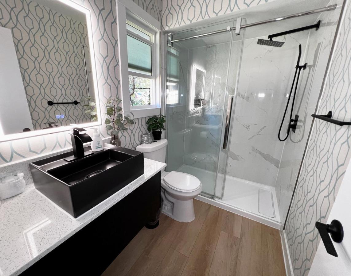 Oceanside Villas Sechelt Bagian luar foto