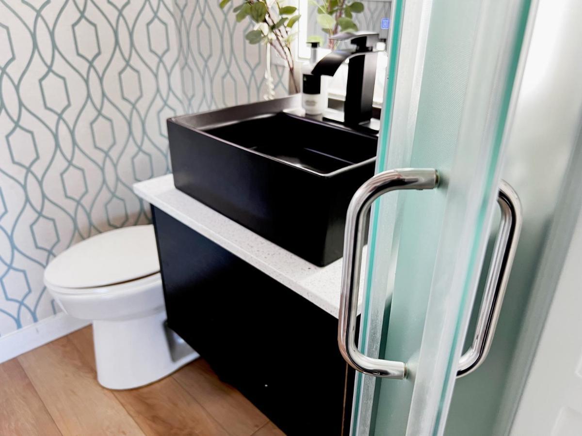 Oceanside Villas Sechelt Bagian luar foto