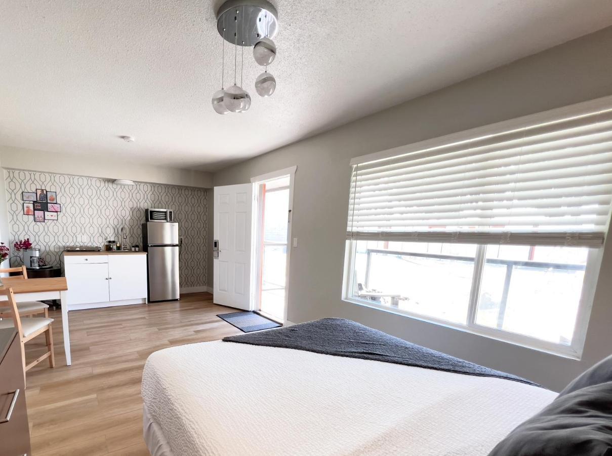 Oceanside Villas Sechelt Bagian luar foto