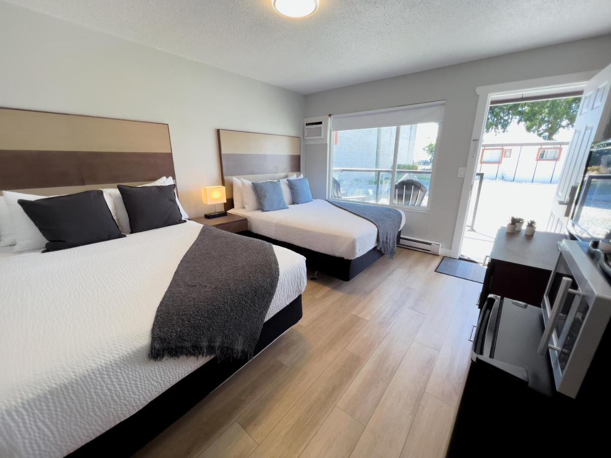 Oceanside Villas Sechelt Bagian luar foto