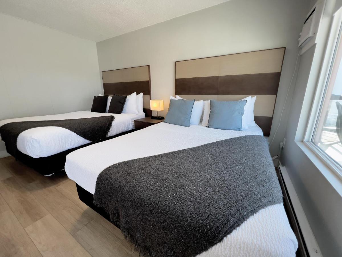 Oceanside Villas Sechelt Bagian luar foto