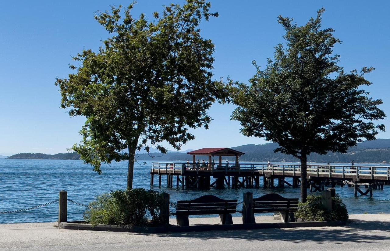 Oceanside Villas Sechelt Bagian luar foto