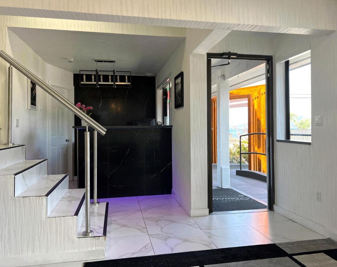 Oceanside Villas Sechelt Bagian luar foto