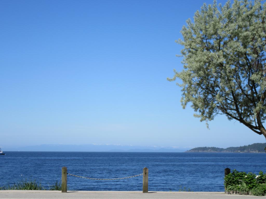 Oceanside Villas Sechelt Bagian luar foto