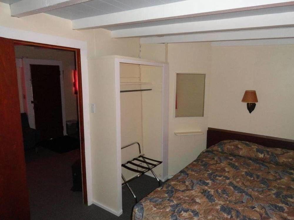 Oceanside Villas Sechelt Bagian luar foto