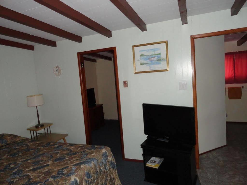 Oceanside Villas Sechelt Bagian luar foto