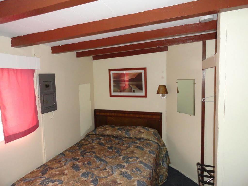 Oceanside Villas Sechelt Bagian luar foto
