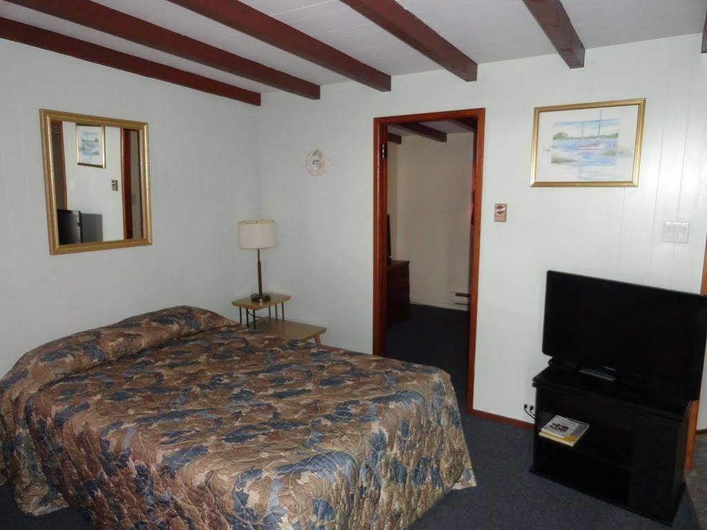 Oceanside Villas Sechelt Bagian luar foto