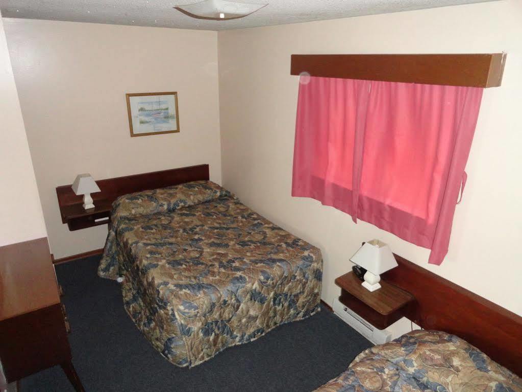 Oceanside Villas Sechelt Bagian luar foto