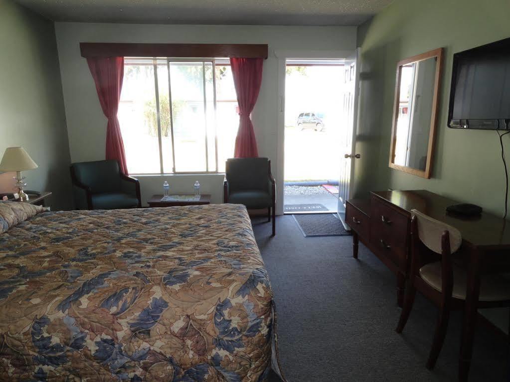 Oceanside Villas Sechelt Bagian luar foto