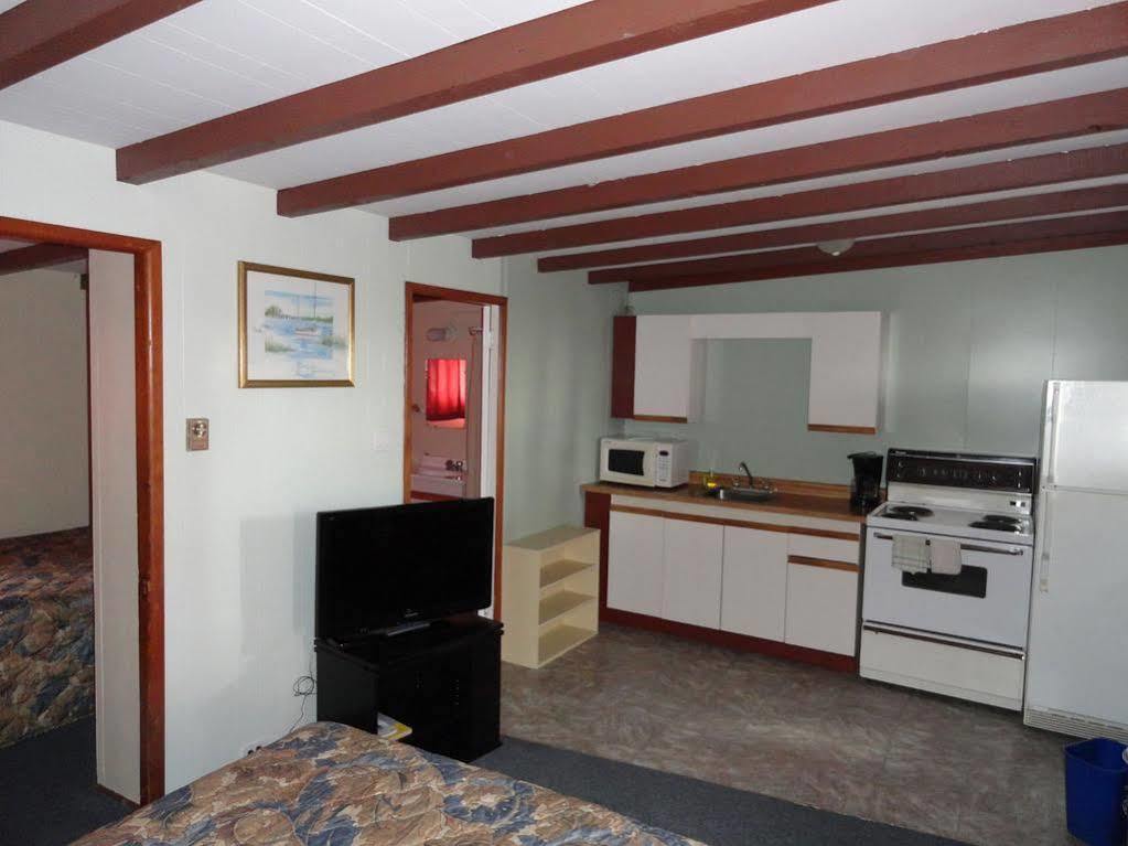 Oceanside Villas Sechelt Bagian luar foto